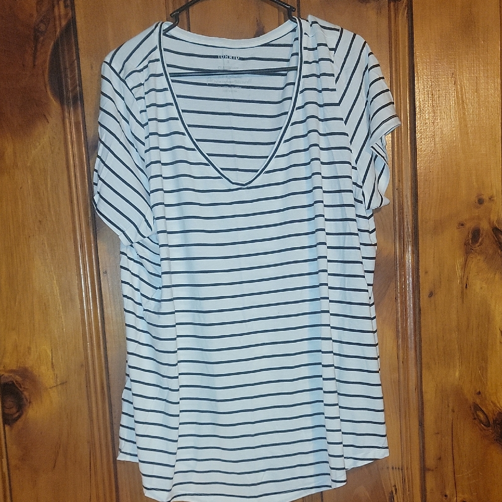 NWOT size 3 Torrid T Shirt